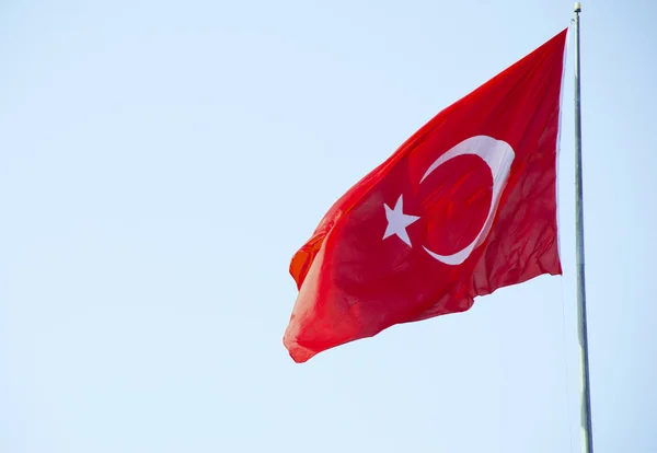Drapeau turc agitant dans le ciel Images De Stock Libres De Droits