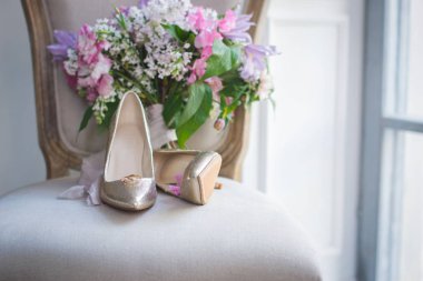 masada sandalye yemekleri gelinin düğün ayakkabıları