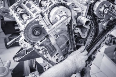 Arabada motor zincir koymak
