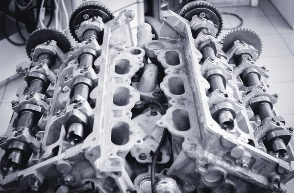 Servis istasyonu altı silindirli biriminde