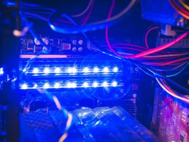 Yazıt blockchain ile CPU. Blok zinciri sipariş edilen kayıtları arama blok sürekli büyüyen bir listesini tutar bir dağıtılmış veritabanı, onlar doğal olarak verilerin değiştirilmesi için dayanıklıdır.