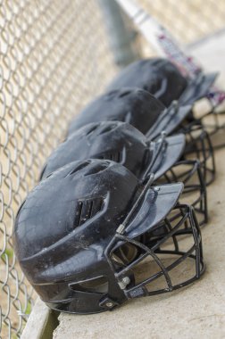 Güvenlik, koruyucu, softball, spor, kask, mavi, ekipman, yüz maskesi, dişli, fastpitch. sığınağın arka planında yarasa.