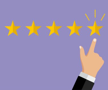 Şirket notunu artırmak için beş yıldız sembolü işaret iş adamı el