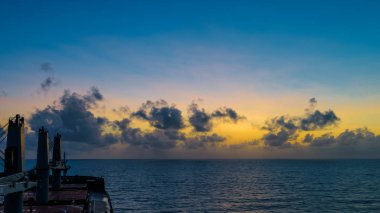 Denizde güzel gün batımı