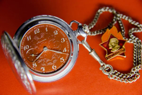 Kırmızı saat ve SSCB'in bir işaret