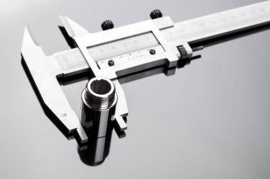 Vernier kumpas ve silindirik bölümü 