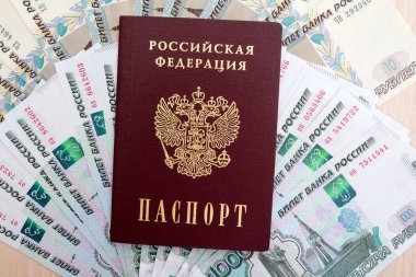 Rus Rublesi banknotlar pasaportla 