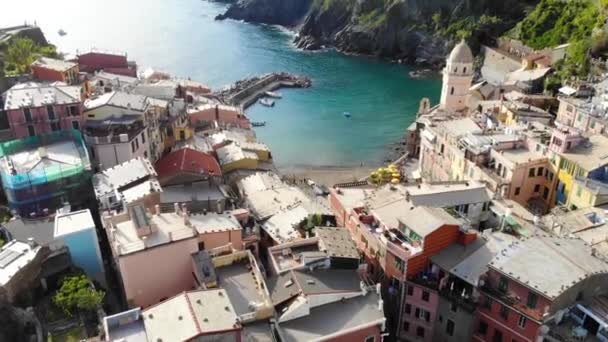 Flying Drone Vernazza Cinque Terre Italië Klein Mooi Dorpje Rotsen — Stockvideo
