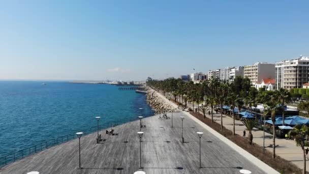 Drone Vlucht Zee Langs Kust Een Zonnige Dag Limassol Cyprus — Stockvideo