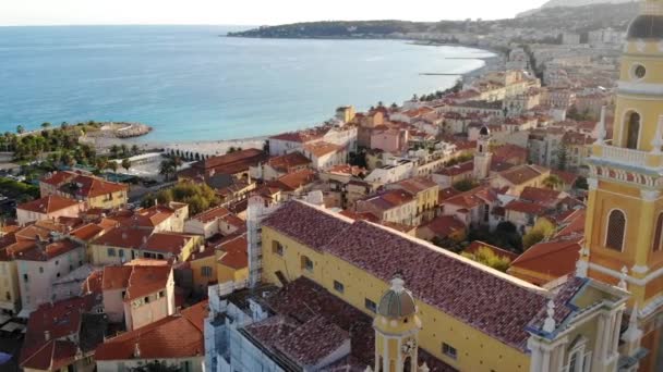 Vuelo Avión Tripulado Sobre Coloridas Casas Menton Costa Azul Costa — Vídeo de stock