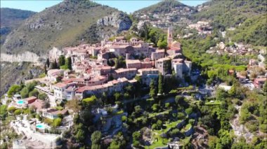 İnsansız hava aracının ünlü antik Eze Köyü Cote d 'azur üzerinde uçuşu. Hava Görünümü