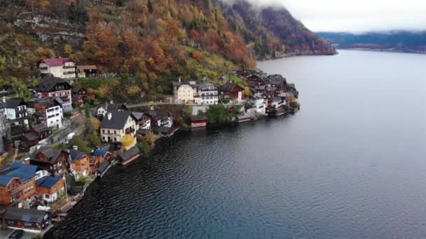 Aldea Montaña Austríaca Hallstatt Lago Hallstatter Hermoso Otoño Vista Aérea — Vídeos de Stock