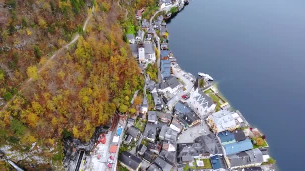 无人机在哈尔斯塔特村上空盘旋看见了吗 美丽的秋天Salzkammergut 奥地利 — 图库视频影像