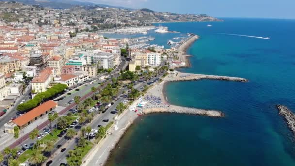 Verbazingwekkend Uitzicht Prachtige Italiaanse Stad Aan Kust Drone Vliegt Langs — Stockvideo