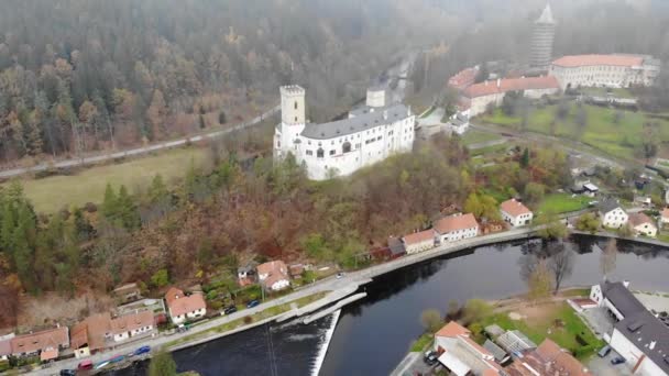 Liten Historisk Tjeckisk Stad Uppifrån Flygdrönare Utsikt Över Röda Kaklade — Stockvideo