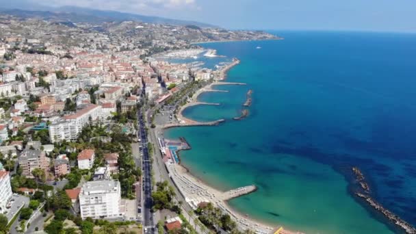 Aerial Shot Beautiful Italian City Sea Townscape Beaches Car Traffic — Stock Video