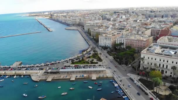 Luftbilde Vakker Italiensk Ved Havet Dronen Flyr Gamlebyen Bari Puglia – stockvideo
