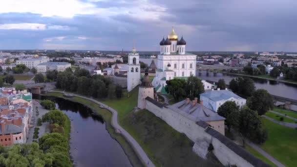 Vol Drone Long Rivière Dessus Kremlin Pskov Russie — Video