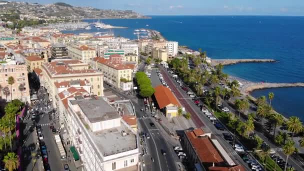 Tájkép Légi Kilátás Gyönyörű Olasz Tengerparti Város Városkép Forgalommal Utcán — Stock videók