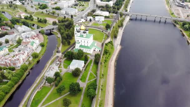 Panoramiczny Widok Lotu Pskowskiego Kremla Rosji Widok Twierdzę Rzekę Mosty — Wideo stockowe