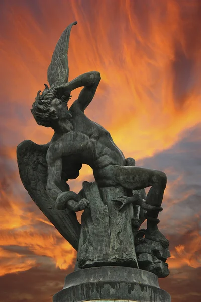 Fallen angel statue — Stock Photo, Image