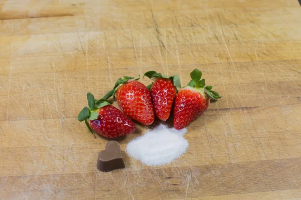 Çilek yemeye hazır