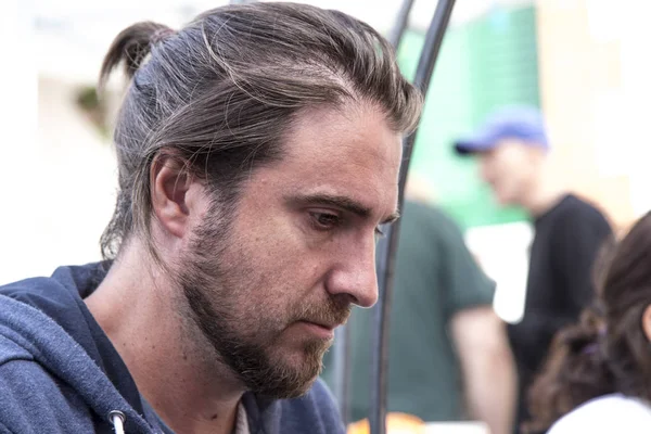 Kayıp bakışları ile