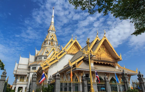 Temple bouddhiste dans la province Chachoengsao, Thaïlande — Photo