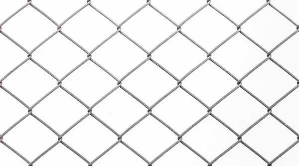 Mesh staket på en vit bakgrund. — Stockfoto