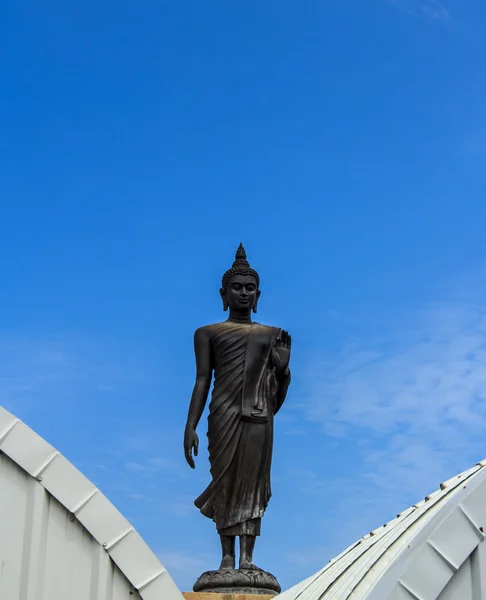 Boeddha in Thailand en Sky — Stockfoto