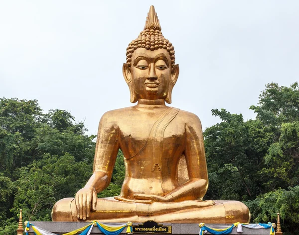 Buda dourado em tailandês — Fotografia de Stock