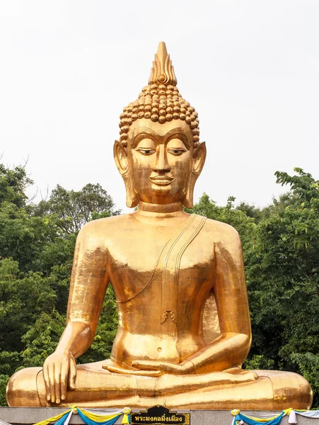 Gouden Boeddha in het Thais — Stockfoto