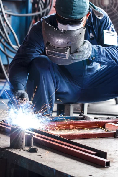 Welding with sparks. — Stock Photo, Image
