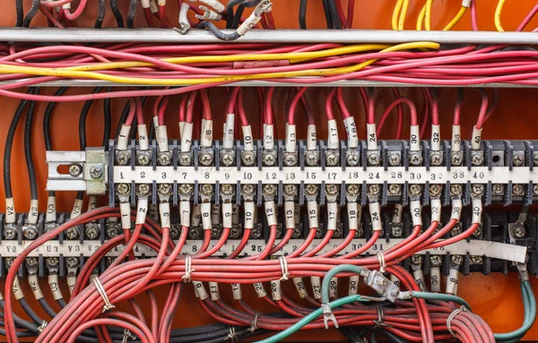 Kablolama - eski kabloları kontrol paneli.