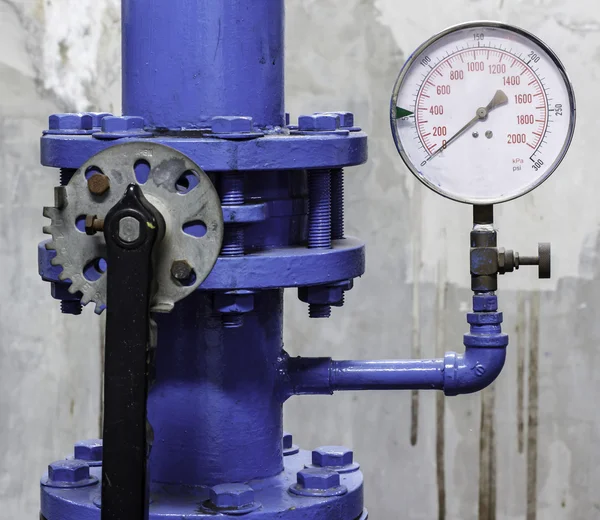 Vodní ventil spojuje potrubní systém — Stock fotografie