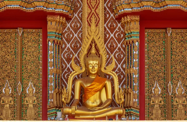 Estatua de oro buddha — Foto de Stock