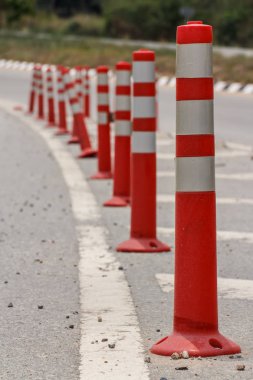 Turuncu trafik koni direkleri