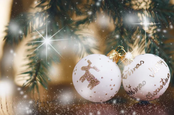 Christmas background, decoration and spruce branches. Christmas balls on a wooden table. Soft focus. Sparkles and bubbles. Abstract background. Modern. — Stock Photo, Image