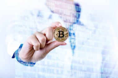 Beyaz dizüstü bilgisayardaki Bitcoin paraları. Bilgisayar. Yatırım durumu. Yeni sanal para birimi. En değerli kripto para birimi 