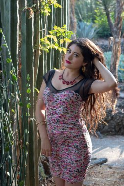 Sevimli ve çekici uzun Bayan Botanik Bahçesi, Meksika poz