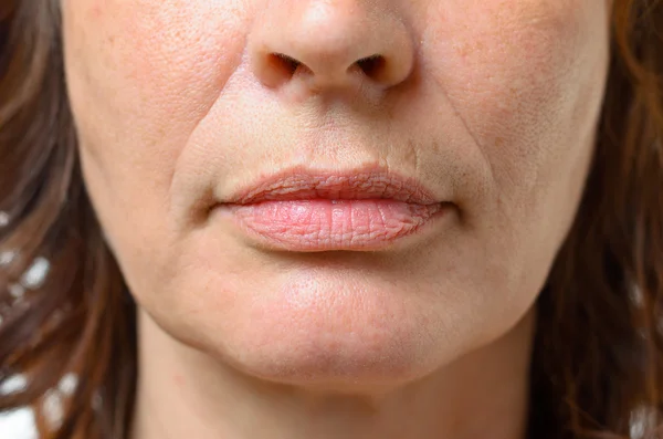 Close-up op de mond van een middelbare leeftijd vrouw — Stockfoto