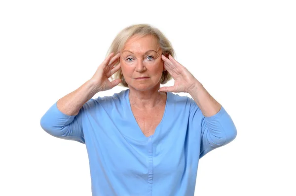 Přitažlivá starší dáma trpící bolestí hlavy — Stock fotografie