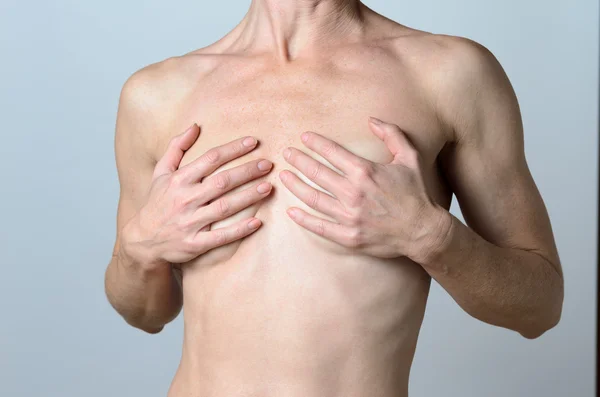 Žena středního věku drží prsa — Stock fotografie
