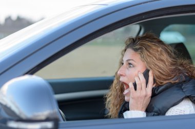 Kadın arabasını sürüş IST 