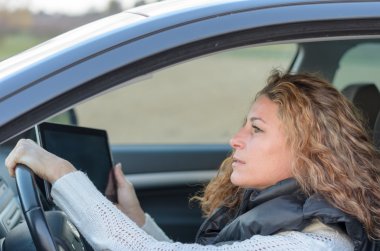 Kadın arabasını sürüş IST 