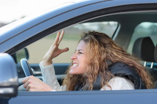 Γυναίκα οδήγηση αυτοκινήτου της ist — Φωτογραφία Αρχείου