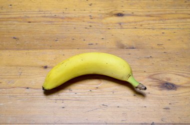 Tek lezzetli olgun sarı tropikal muz