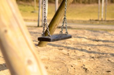 Parkta salıncak koltuk