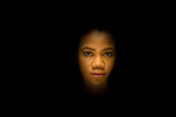 Záhadné Noční portrét africké ženy — Stock fotografie