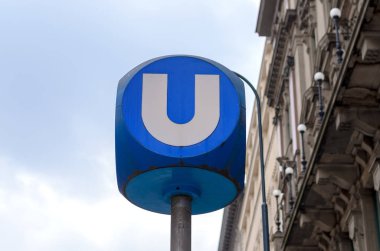 Viyana'da metro mavi işareti